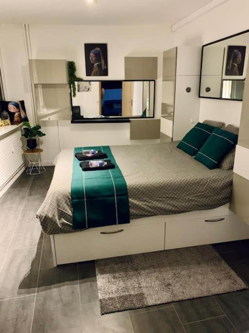 Grand Appartement 2 Chambres 5 Pers Max, Vue Panoramique Avec Parking مُلووز المظهر الخارجي الصورة