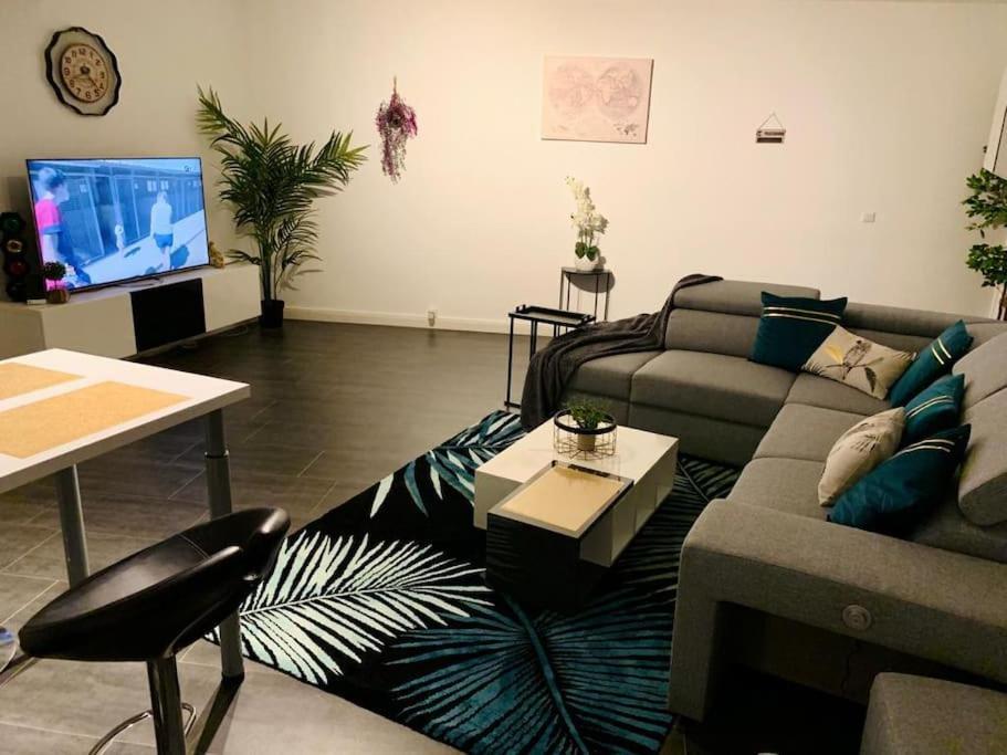 Grand Appartement 2 Chambres 5 Pers Max, Vue Panoramique Avec Parking مُلووز المظهر الخارجي الصورة