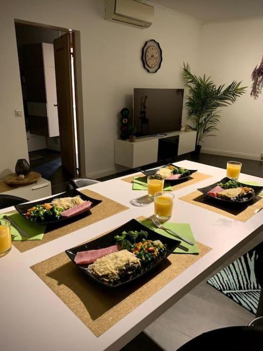 Grand Appartement 2 Chambres 5 Pers Max, Vue Panoramique Avec Parking مُلووز المظهر الخارجي الصورة