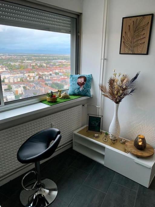 Grand Appartement 2 Chambres 5 Pers Max, Vue Panoramique Avec Parking مُلووز المظهر الخارجي الصورة