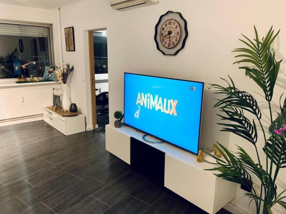 Grand Appartement 2 Chambres 5 Pers Max, Vue Panoramique Avec Parking مُلووز المظهر الخارجي الصورة